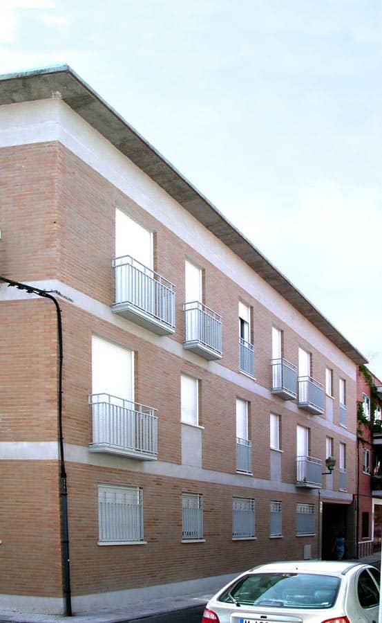 Edificio para 14 viviendas y garaje en Pinto, Madrid